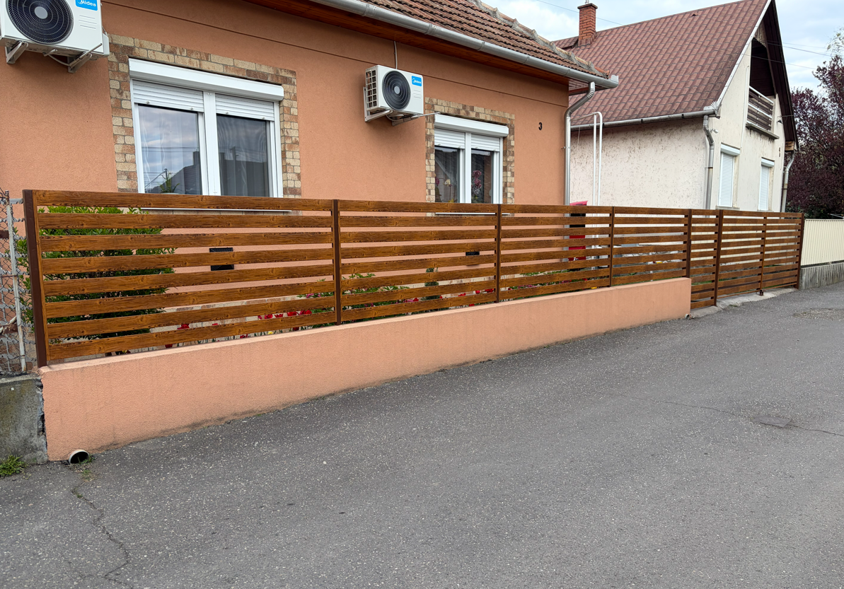 Kerítések és kapuk — 8
