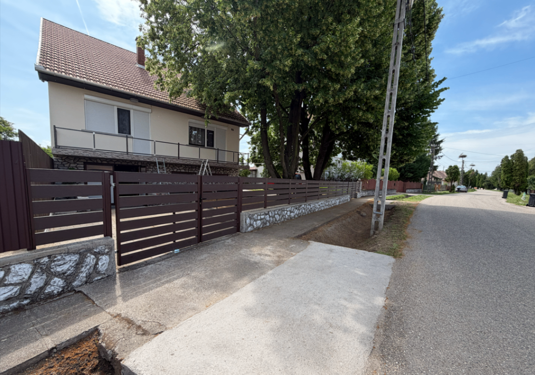 Kerítések és kapuk — 10