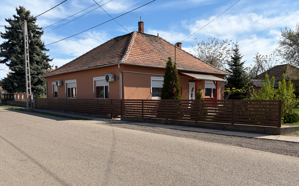 Kerítések és kapuk — 14